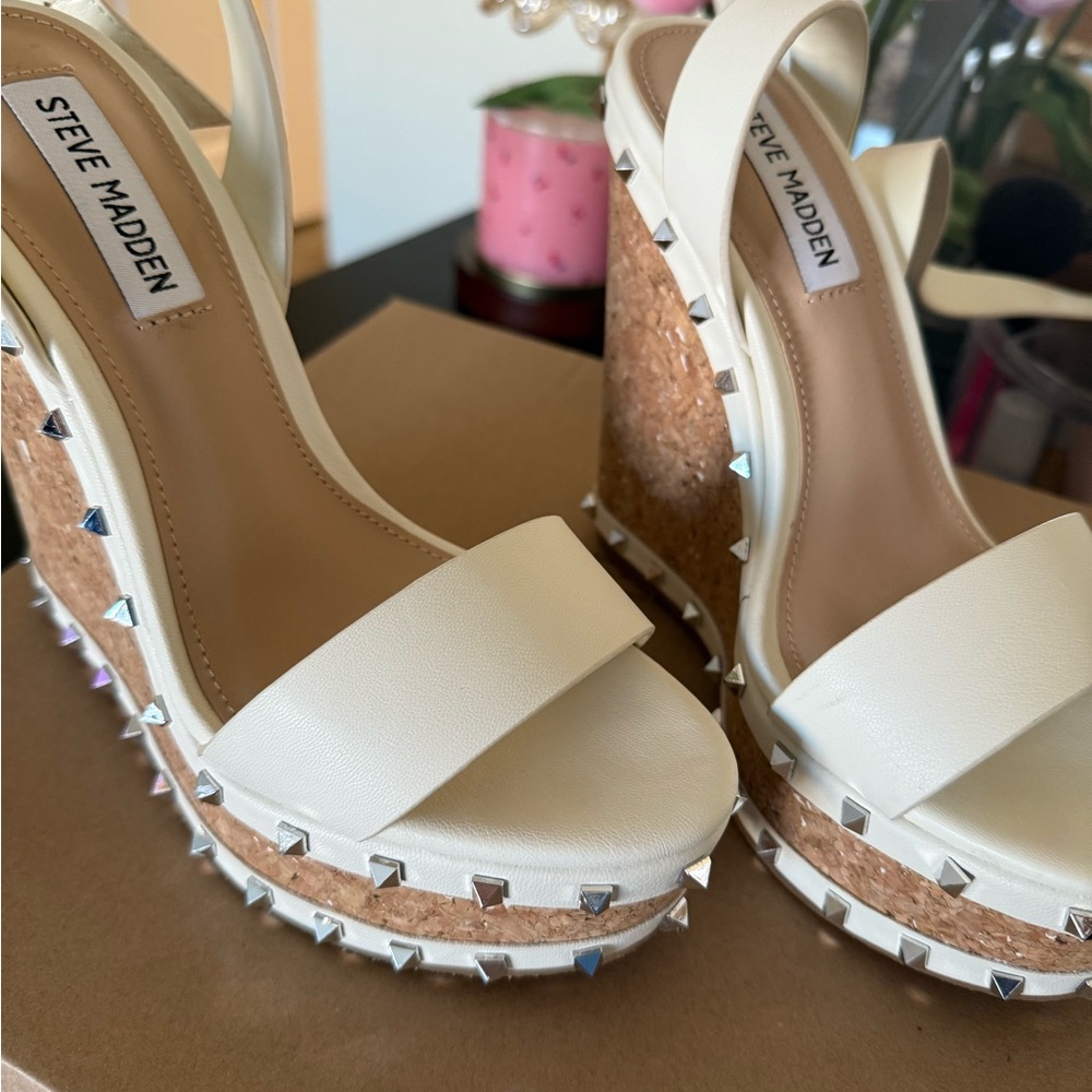 Steve Madden White and Tan Wedge Sandals